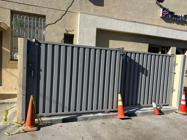 Double-leaf metal gate